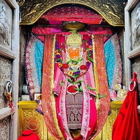 Jai Hanuman Guest House Palsana  Экстерьер фото