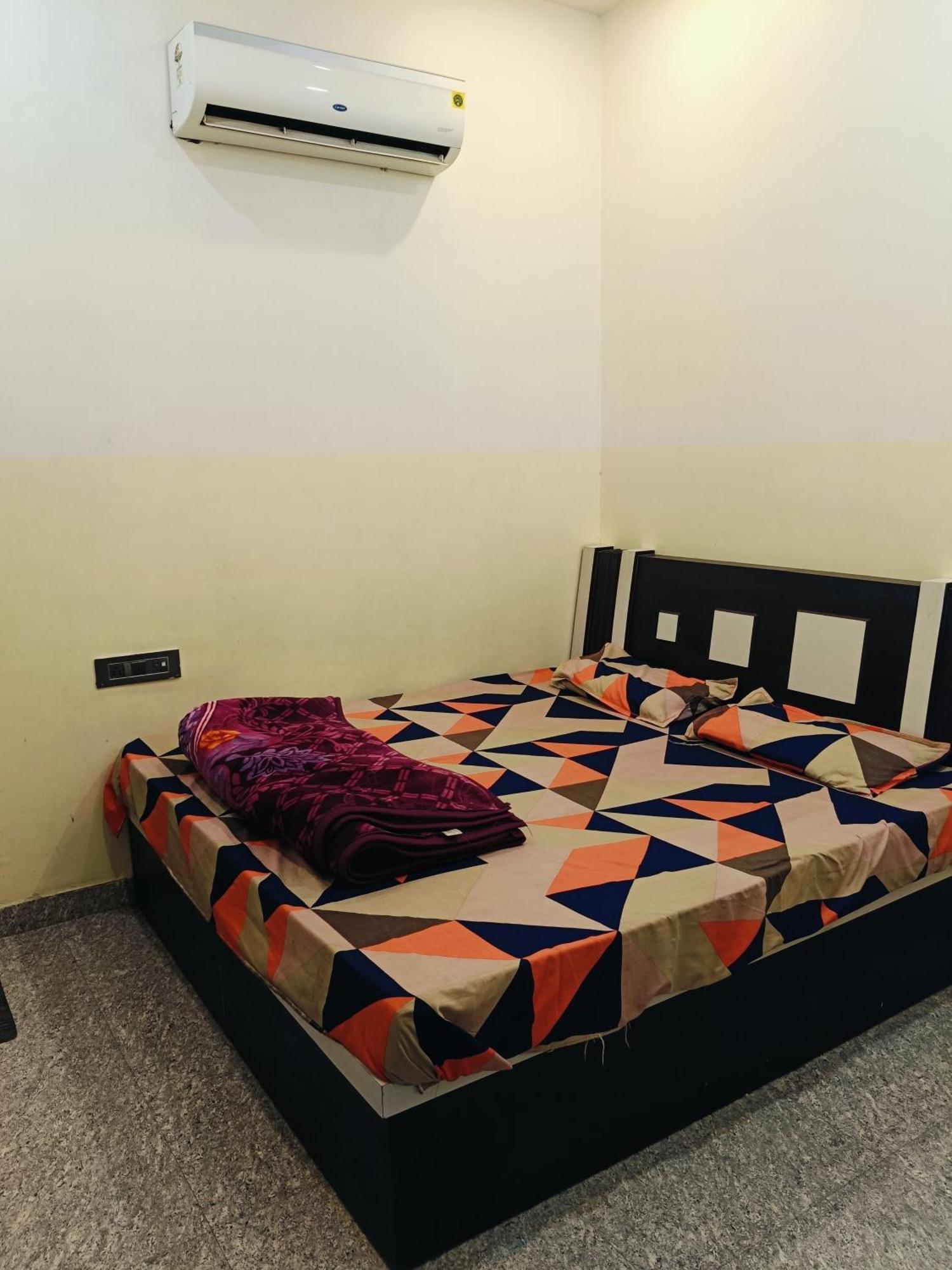Jai Hanuman Guest House Palsana  Экстерьер фото