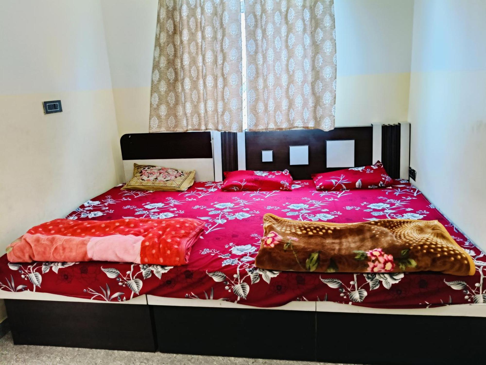 Jai Hanuman Guest House Palsana  Экстерьер фото