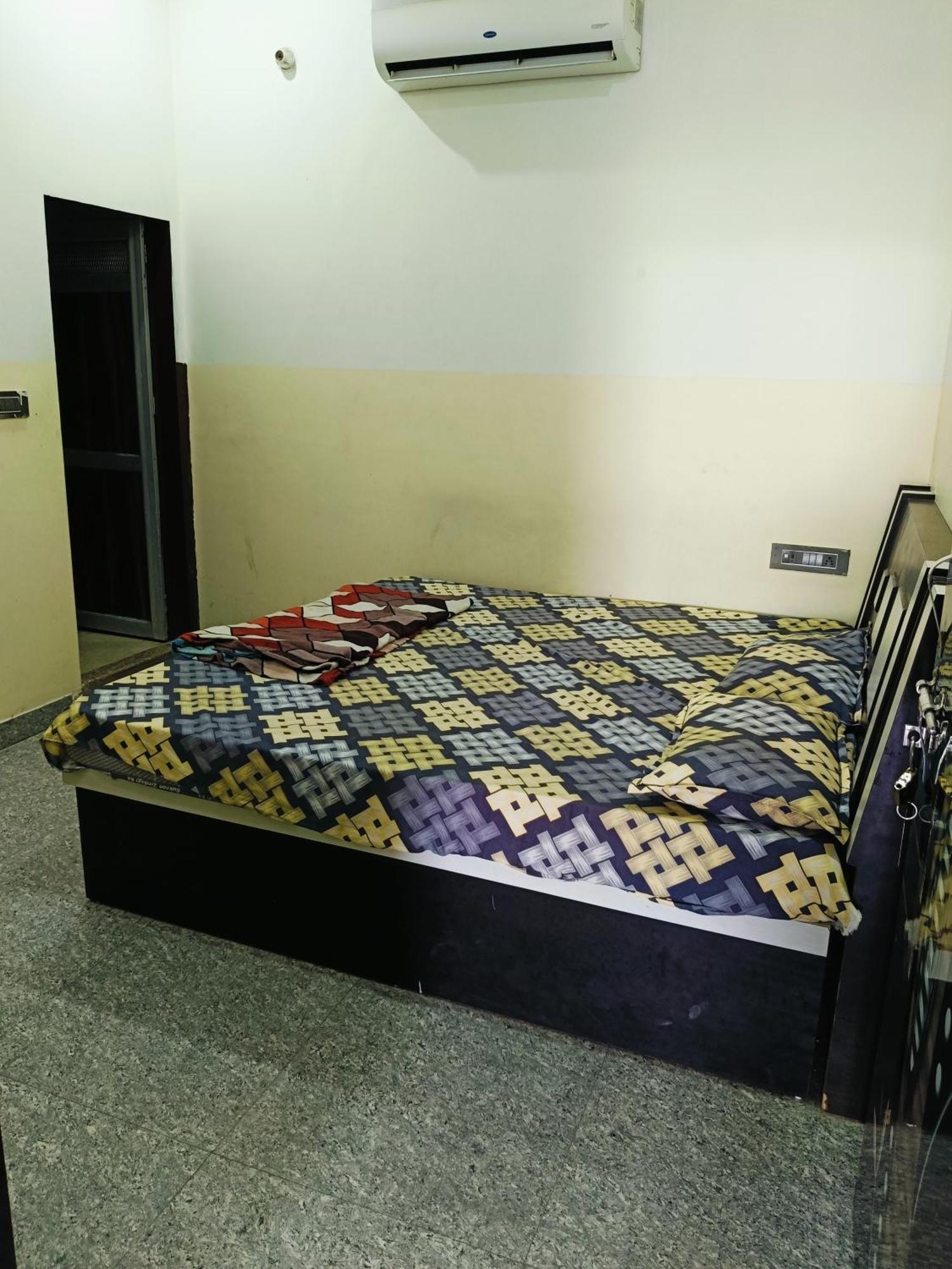Jai Hanuman Guest House Palsana  Экстерьер фото
